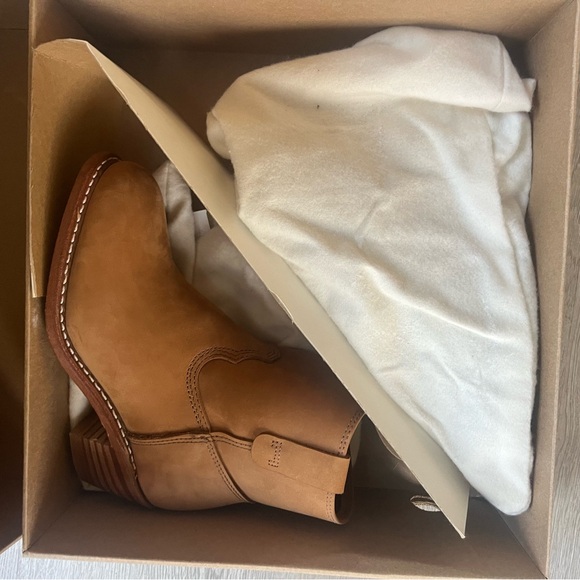 Red Wing Women’s Inez Heeled Pecos Booties Honey (6) new in box - Picture 12 of 13